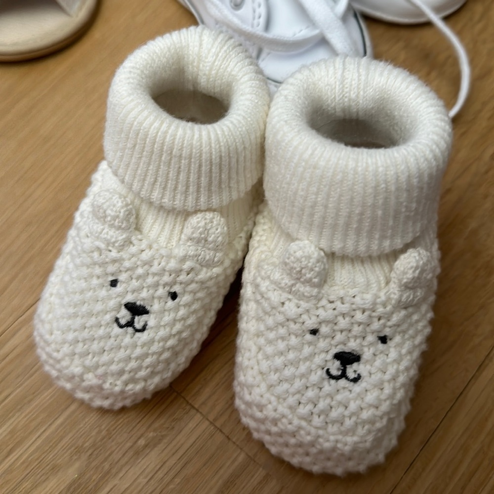 Newborn boots. hospital Outfit shoes in off white, Ralph Lauren